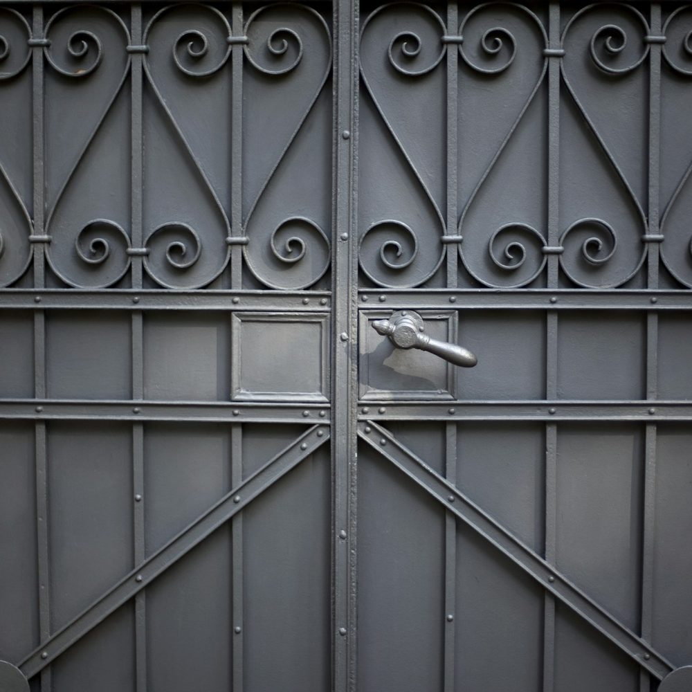 Hard to enter in the house